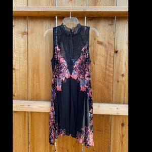 NWT Floral/Lace Tunic